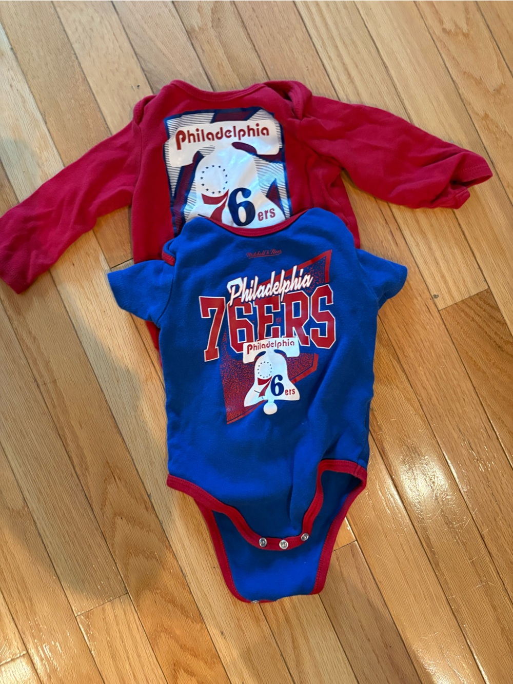Philadelphia 76ers long and short sleeve onesies 6-9 months
